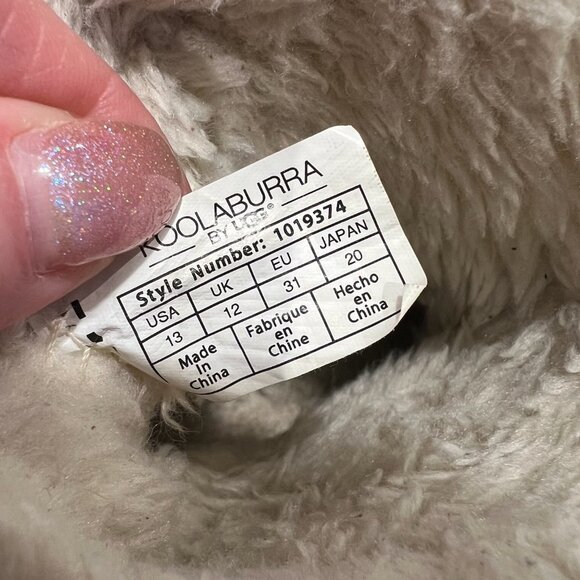 Girls Size 13 Wine Coloured Uggs Short Boots - Picture 10 of 10